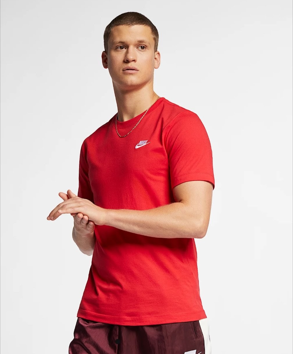 Nike Sportswear Club T-Shirt - Red